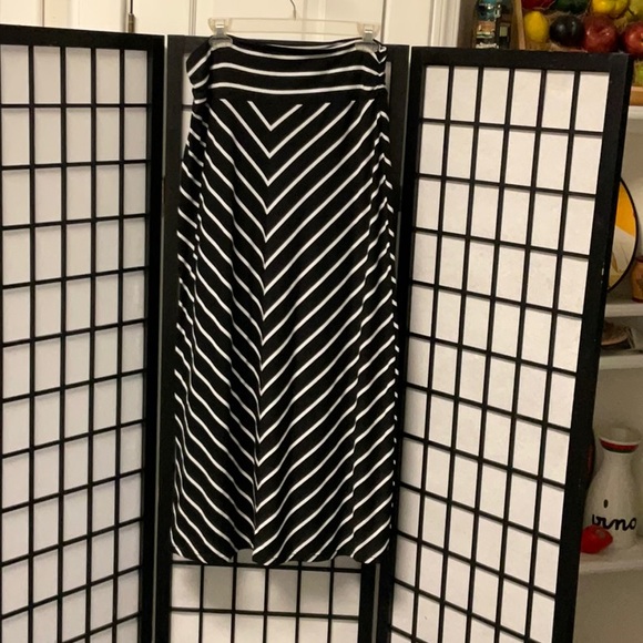 VintageBlack and white maxi skirt, 8-10 faded glory - Picture 1 of 7